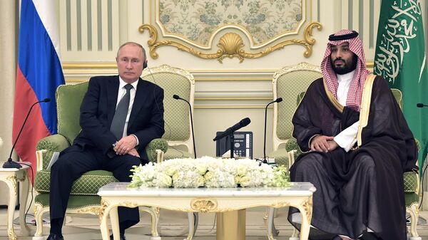 Президент РФ Владимир Путин и наследный принц Саудовской Аравии, министр обороны королевства Саудовская Аравия Мухаммед бен Сальман аль Сауд во время встречи Президент РФ Владимир Путин и наследный принц Саудовской Аравии, министр обороны королевства Саудовская Аравия Мухаммед бен Сальман аль Сауд во время встречи