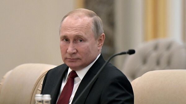 Президент РФ Владимир Путин на российско-эмиратских переговорах Президент РФ Владимир Путин на российско-эмиратских переговорах