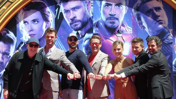 Президент Marvel Studios Кевин Файги и актерский состав фильма Мстители: Финал Президент Marvel Studios Кевин Файги и актерский состав фильма Мстители: Финал