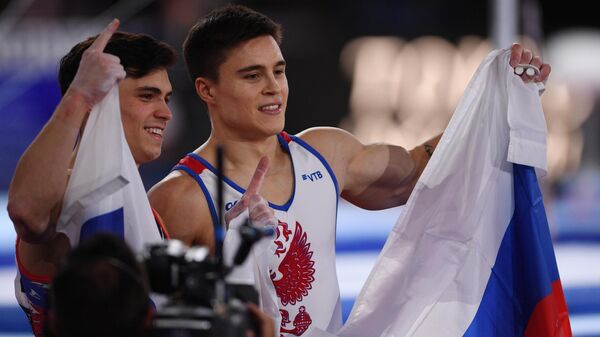 Призеры соревнований в личном многоборье среди мужчин на чемпионате мира по спортивной гимнастике в Штутгарте (слева направо:) Артур Далалоян (Россия) - серебряная медаль, Никита Нагорный (Россия) - золотая медаль. Призеры соревнований в личном многоборье среди мужчин на чемпионате мира по спортивной гимнастике в Штутгарте (слева направо:) Артур Далалоян (Россия) - серебряная медаль, Никита Нагорный (Россия) - золотая медаль.