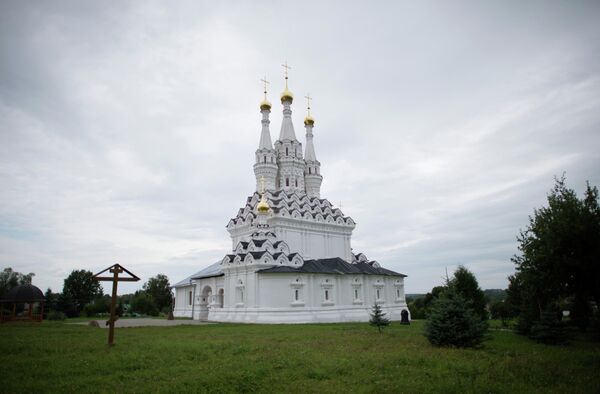 Вид на Одигитриевскую церковь Иоанно-Предтеченского монастыря в городе Вязьма Смоленской области Вид на Одигитриевскую церковь Иоанно-Предтеченского монастыря в городе Вязьма Смоленской области
