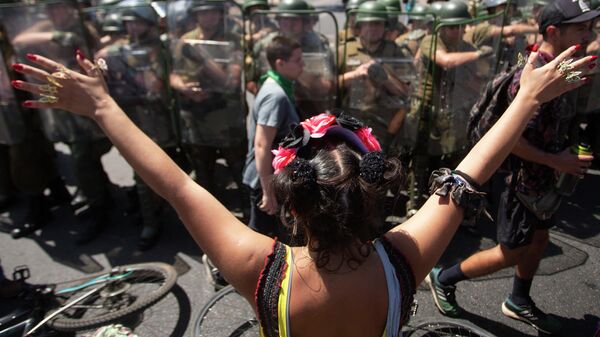 Массовые протесты в Чили Власти Чили исключили возможность введения ЧС на фоне новых протестов