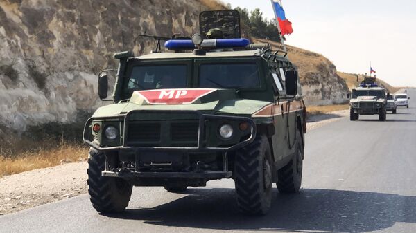 Бронеавтомобили военной полиции РФ на северо-востоке провинции Алеппо в Сирии Бронеавтомобили военной полиции РФ на северо-востоке провинции Алеппо в Сирии