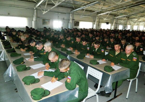 Военнослужащие военной базы Южного военного округа (ЮВО) в Абхазии во время Всероссийского географического диктанта Военнослужащие военной базы Южного военного округа (ЮВО) в Абхазии во время Всероссийского географического диктанта