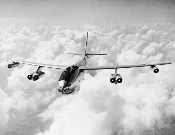 Американский бомбардировщик Boeing B-47 Stratojet Американский бомбардировщик Boeing B-47 Stratojet