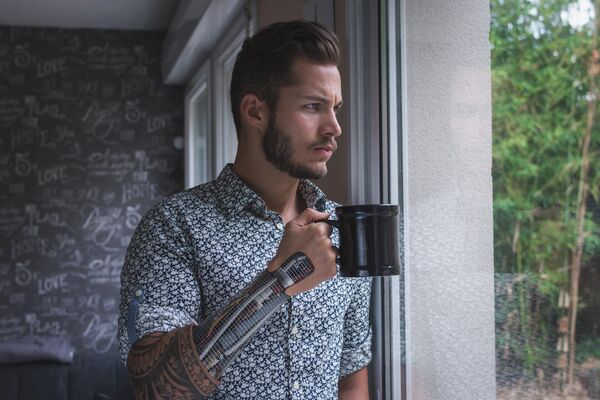 Проект фотографа Niko Photographisme под названием THE ROBOT NEXT DOOR, в котором показал будущее сожительство человечества с роботами Проект фотографа Niko Photographisme под названием THE ROBOT NEXT DOOR, в котором показал будущее сожительство человечества с роботами