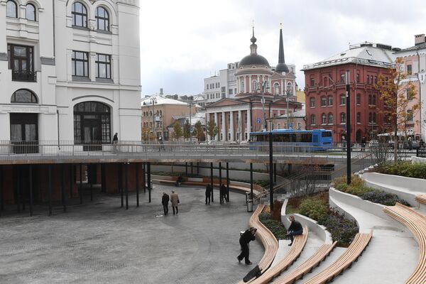 Амфитеатр у здания Политеха в Москве Амфитеатр у здания Политеха в Москве