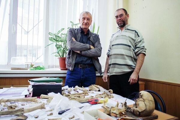 Сотрудники научно-образовательного центра по археологии и этнографии Сергей Зубов и Николай Лифанов Сотрудники научно-образовательного центра по археологии и этнографии Сергей Зубов и Николай Лифанов