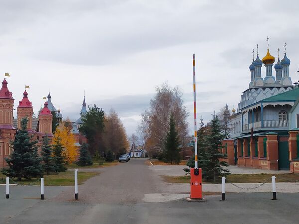 Свято-Троицкой Симеоновой обитель и территория, где проживает семья Стремских Свято-Троицкой Симеоновой обитель и территория, где проживает семья Стремских