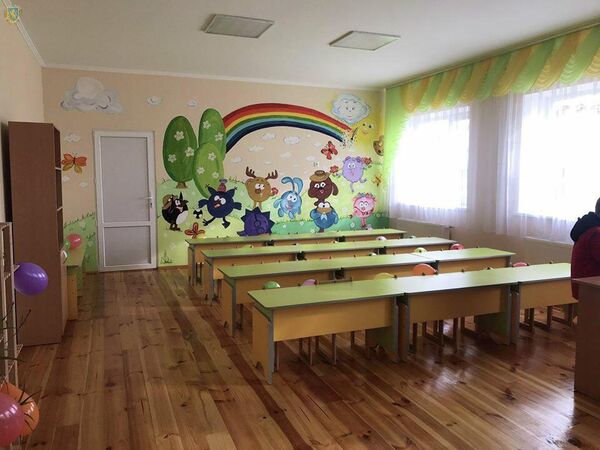 Герои мультсериала Смешарики нарисованные на стене одного из детских садов Львова Герои мультсериала Смешарики нарисованные на стене одного из детских садов Львова
