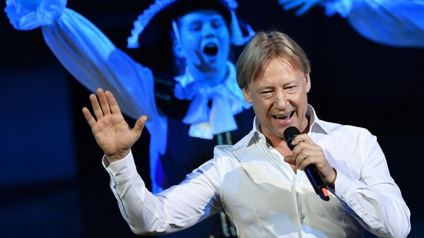 Актер Дмитрий Харатьян на закрытии I Международного большого детского фестиваля в Московском международном Доме музыки Актер Дмитрий Харатьян на закрытии I Международного большого детского фестиваля в Московском международном Доме музыки