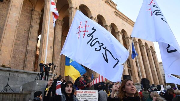 Участники акции протеста в Тбилиси против правящих властей. 17 ноября 2019 Участники акции протеста в Тбилиси против правящих властей. 17 ноября 2019
