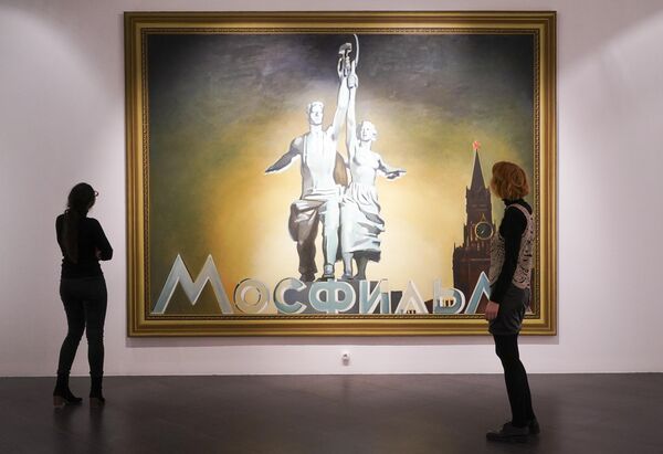 Лот 17. Александр Виноградов, Владимир Дубосарский. Мосфильм из цикла Ускользающая реальность, 2014 холст, масло Лот 17. Александр Виноградов, Владимир Дубосарский. Мосфильм из цикла Ускользающая реальность, 2014 холст, масло