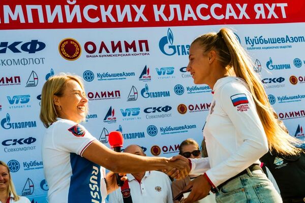 Главный тренер сборной России по парусному спорту Наталья Иванова (слева) и член сборной Софья Киселева Главный тренер сборной России по парусному спорту Наталья Иванова (слева) и член сборной Софья Киселева