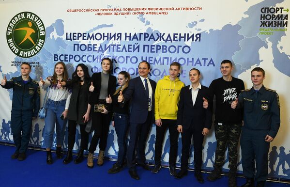 Участники соревнований на церемонии награждения победителей Всероссийских соревнований Человек идущий Участники соревнований на церемонии награждения победителей Всероссийских соревнований Человек идущий