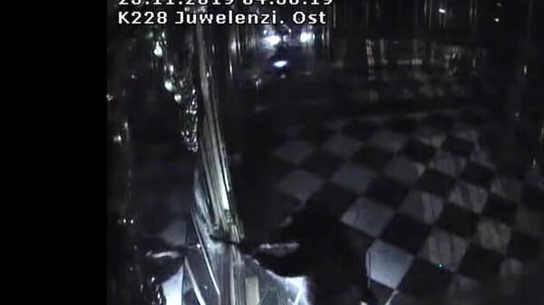 Стоп-кадр видео ограбления сокровищницы Зеленый свод в Дрездене Стоп-кадр видео ограбления сокровищницы Зеленый свод в Дрездене