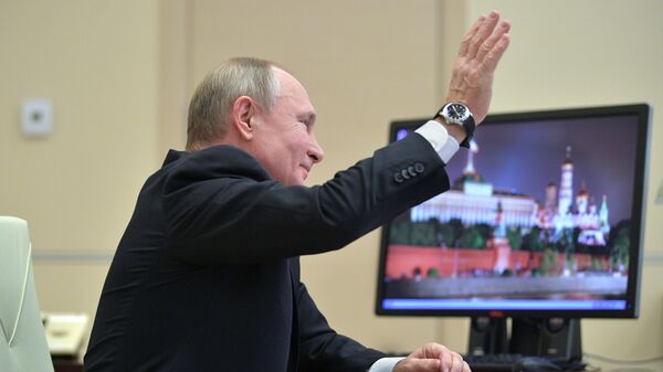 Президент РФ Владимир Путин принимает участие в режиме телемоста во Всероссийском открытом уроке Школа завтрашнего дня, который проходит в рамках Форума профессиональной навигации ПроеКториЯ Президент РФ Владимир Путин принимает участие в режиме телемоста во Всероссийском открытом уроке Школа завтрашнего дня, который проходит в рамках Форума профессиональной навигации ПроеКториЯ