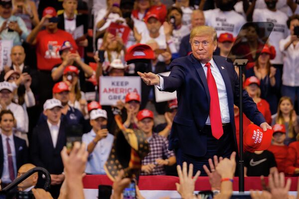 Президент США Дональд Трамп во время предвыборного выступления в Майами Президент США Дональд Трамп во время предвыборного выступления в Майами