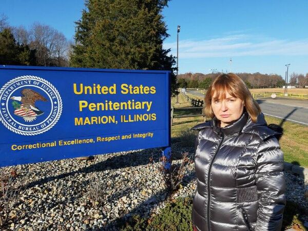 Супруга Виктора Бута Алла посещает тюрьму в США, где сидит ее муж Супруга Виктора Бута Алла посещает тюрьму в США, где сидит ее муж