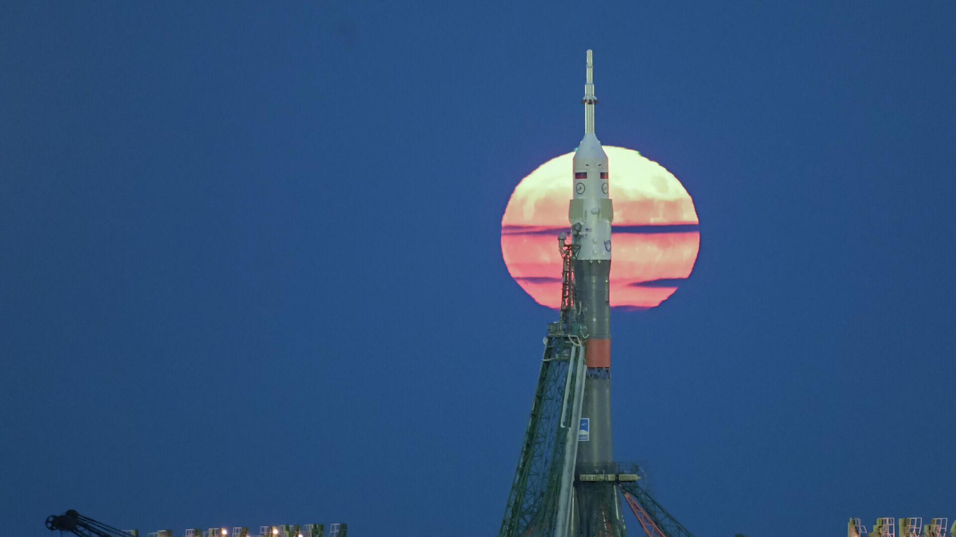 Россия отправит в космос в 2021 году два спутника-шара взамен потерянного