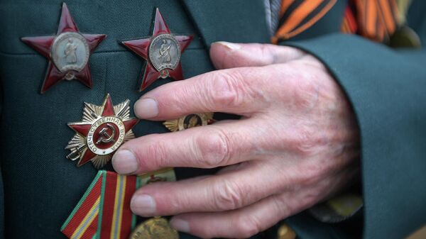 Боевые награды на груди ветерана Великой Отечественной войны Боевые награды на груди ветерана Великой Отечественной войны