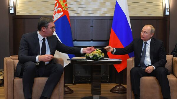 Президент РФ Владимир Путин и президент Сербии Александр Вучич во время встречи в Сочи Президент РФ Владимир Путин и президент Сербии Александр Вучич во время встречи в Сочи