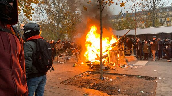 Во время демонстрации в Париже, Франция. 5 декабря 2019 Во время демонстрации в Париже, Франция. 5 декабря 2019