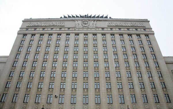 Здание Главного штаба Сухопутных войск на Фрунзенской набережной в Москве, арх. Л.В.Руднев, 1939 г. Здание Главного штаба Сухопутных войск на Фрунзенской набережной в Москве, арх. Л.В.Руднев, 1939 г.