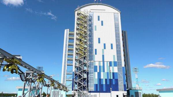 Сборка головной части РКН Союз-2.1б с КА Метеор-М на космодроме Восточный. Сборка головной части РКН Союз-2.1б с КА Метеор-М на космодроме Восточный.