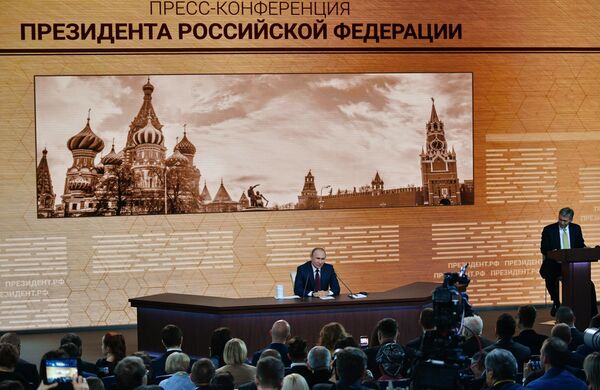 Президент РФ Владимир Путин на большой ежегодной пресс-конференции Президент РФ Владимир Путин на большой ежегодной пресс-конференции
