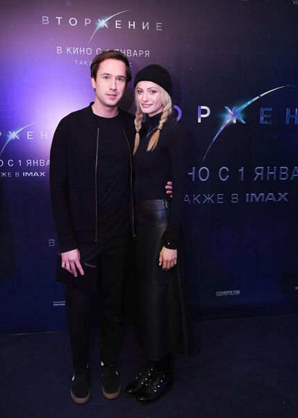 Актеры Егор Корешков и Полина Максимова на премьере фильма Вторжение Актеры Егор Корешков и Полина Максимова на премьере фильма Вторжение