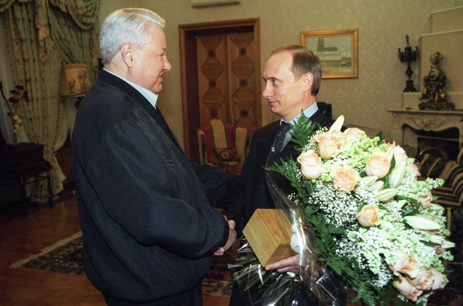 Владимир Путин и Борис Ельцин Владимир Путин и Борис Ельцин