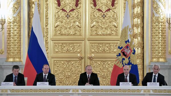 Путин пошутил о встрече с бизнесменами в "царских интерьерах"