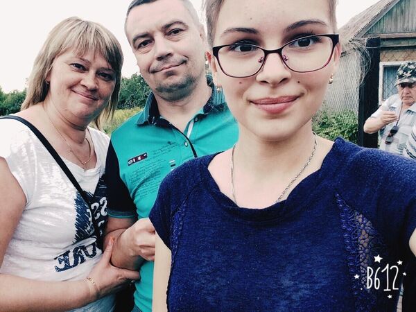 Аня Пузикова с родителями Аня Пузикова с родителями