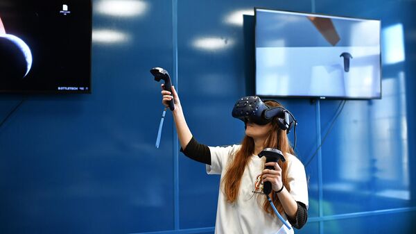 Девушка в детском технопарке Кванториум Девушка в детском технопарке Кванториум
