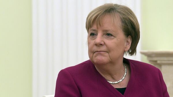 Меркель назвала возможные сроки регистрации вакцины от COVID-19 в ЕС