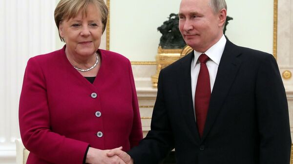 Эликсир ее смелости. Меркель после встречи с Путиным забыла о Трампе Эликсир ее смелости. Меркель после встречи с Путиным забыла о Трампе