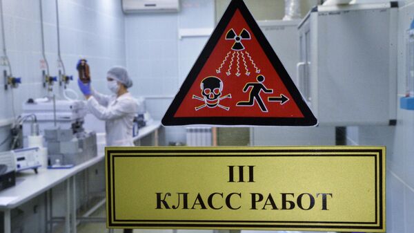 Табличка на вход в химическую лабораторию в Челябинском областном клиническом центре онкологии и ядерной медицины Табличка на вход в химическую лабораторию в Челябинском областном клиническом центре онкологии и ядерной медицины