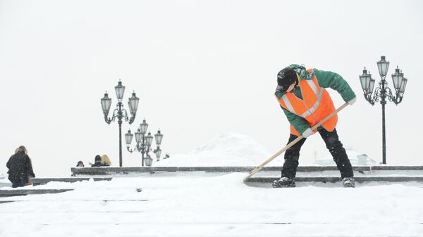 Московские коммунальщики перешли на усиленный режим работы из-за снега