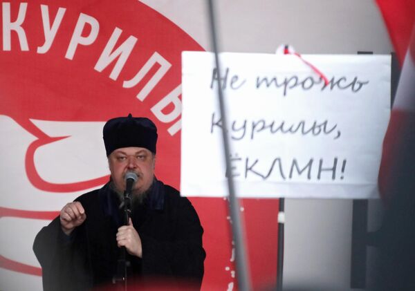 Протоиерей Всеволод Чаплин во время митинга За сохранение территориальной целостности России. Против передачи Курильских островов Японии в Москве Протоиерей Всеволод Чаплин во время митинга За сохранение территориальной целостности России. Против передачи Курильских островов Японии в Москве