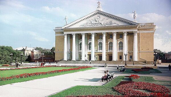 Челябинский государственный академический театр оперы и балета им. М.И. Глинки. Архивное фото Челябинский государственный академический театр оперы и балета им. М.И. Глинки. Архивное фото