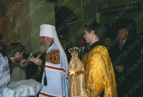 Митрополит Климент на освящении храма на Казанском вокзале Митрополит Климент на освящении храма на Казанском вокзале