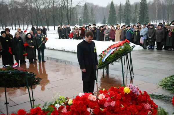 Празднование 65-й годовщины снятия блокады Празднование 65-й годовщины снятия блокады