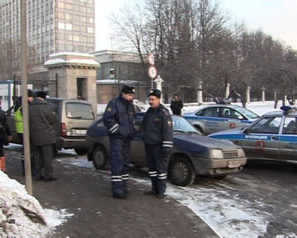 Автомобиль врезался в остановку общественного транспорта. Фото с места событий Автомобиль врезался в остановку общественного транспорта. Фото с места событий