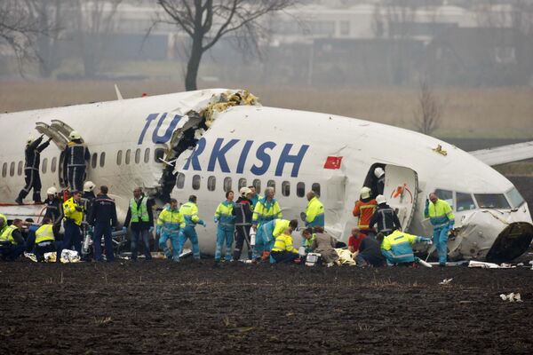 Потерпевший крушение Boeing 737-800 авиакомпании Turkish Airlines Потерпевший крушение Boeing 737-800 авиакомпании Turkish Airlines