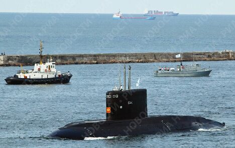 Подводная лодка в Калининградском морском канале Подводная лодка в Калининградском морском канале