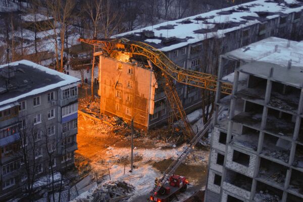 Строительный кран упал на жилой дом в Нижнем Новгороде Строительный кран упал на жилой дом в Нижнем Новгороде