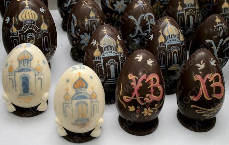 Изготовление пасхальных яиц в Андреевской кондитерской Изготовление пасхальных яиц в Андреевской кондитерской