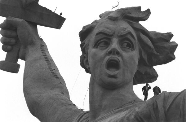 Cкульптура памятника-ансамбля Героям Сталинградской битвы на Мамаевом кургане в Волгограде - Родина-мать зовёт!. Архив Cкульптура памятника-ансамбля Героям Сталинградской битвы на Мамаевом кургане в Волгограде - Родина-мать зовёт!. Архив