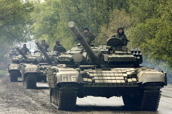Грузинская бронетехника двинулась на мятежную военную базу Мухровани Грузинская бронетехника двинулась на мятежную военную базу Мухровани